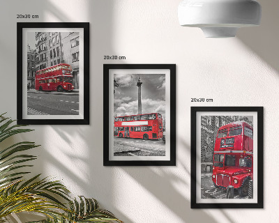 Komplet slik v okvirju Rdeči avtobusi v londonski urbani krajini