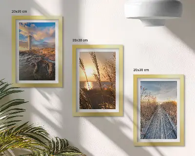 Komplet slik v okvirju pogled na svetilnik ob morju, travo in lesen pomol