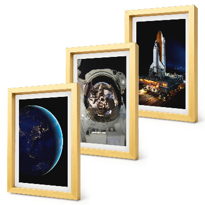 Komplet slik v okvirju Pogled na vesolje z Zemljo, astronavtom in raketo