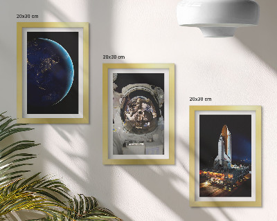Komplet slik v okvirju Pogled na vesolje z Zemljo, astronavtom in raketo