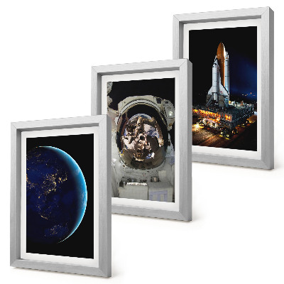 Komplet slik v okvirju Pogled na vesolje z Zemljo, astronavtom in raketo