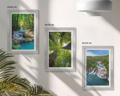 Stenska galerija slik Slapovi v zelenem gozdu s kristalno čisto vodo