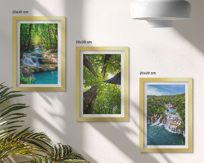 Stenska galerija slik Slapovi v zelenem gozdu s kristalno čisto vodo