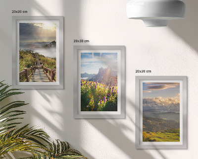 Stenska galerija slik Gorske pokrajine s cvetjem, nebom in potjo