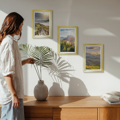 Stenska galerija slik Gorske pokrajine s cvetjem, nebom in potjo
