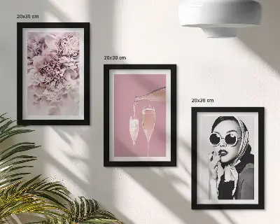 Komplet slik v okvirju z motivom rož v rožnatih odtenkih in elegantne ženske