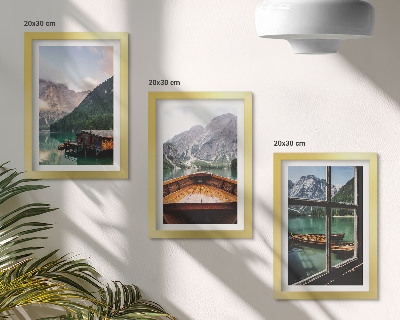 Set 3 slik v okvirju Gorsko jezero s čolnom in lesenimi hišicami