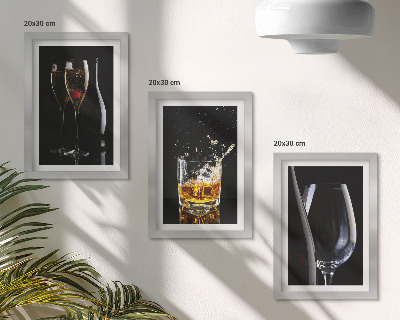 Komplet slik v okvirju Kozarci vina in viskija na črnem ozadju
