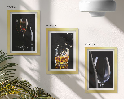 Komplet slik v okvirju Kozarci vina in viskija na črnem ozadju