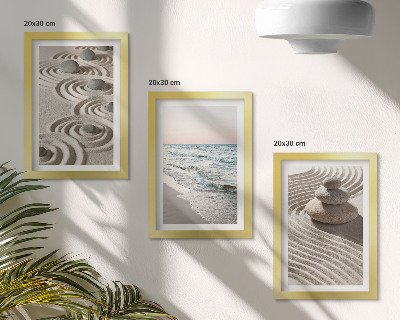 Komplet slik v okvirju Mirni valovi peska in vode s kamenčki na plaži