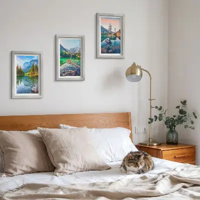 Stenska galerija slik z motivom gorskih jezer in okoliške naravne pokrajine