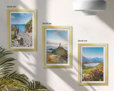 Stenska galerija slik pogled na svetilnik, gore in rože ob plaži