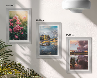 Stenska galerija slik Rože na vrtu, gore in mirna gladina vode