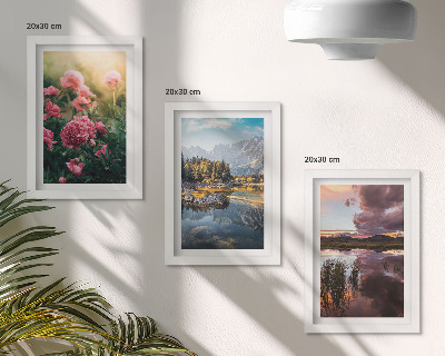 Stenska galerija slik Rože na vrtu, gore in mirna gladina vode