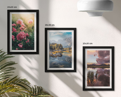 Stenska galerija slik Rože na vrtu, gore in mirna gladina vode