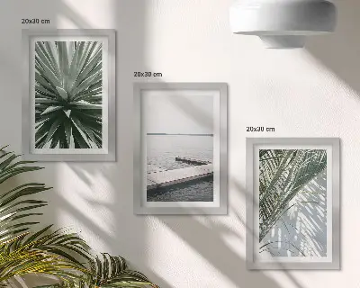 Stenska galerija slik z motivom palmovih listov in lesenega pomola