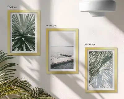 Stenska galerija slik z motivom palmovih listov in lesenega pomola