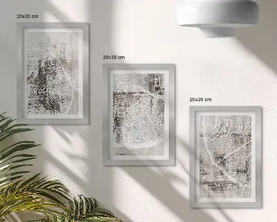 Stenska galerija slik z vzorci lesnih zrn v odtenkih sive in bele