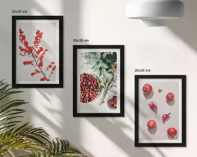 Komplet 3 slik v okvirju z motivom rdečega sadja in rastlin v minimalističnem slogu