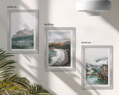 Komplet slik v okvirju Gorske pokrajine s plažo in leseno hišo