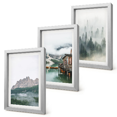 Komplet slik v okvirju Gore, jezero, koča in megla v gozdu