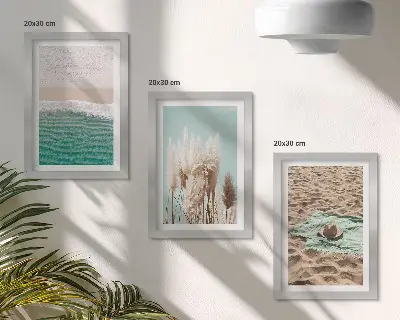 Komplet slik v okvirju s plažo, valovi, travo, klobukom, peskom in sproščujočo naravo