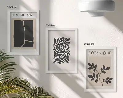 Stenska galerija slik z abstraktnimi rastlinskimi vzorci in geometrijskimi oblikami