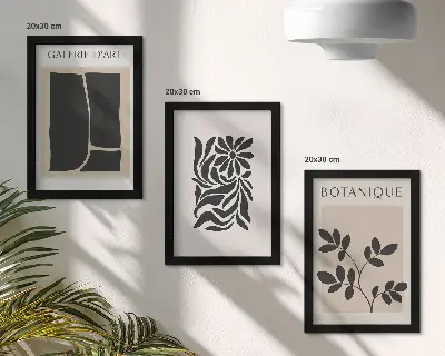 Stenska galerija slik z abstraktnimi rastlinskimi vzorci in geometrijskimi oblikami