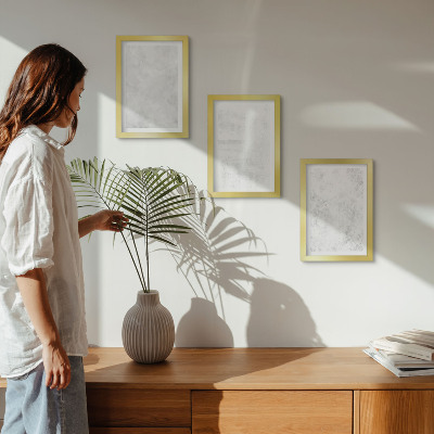 Komplet slik v okvirju Bele lise na platnu minimalističnega ozadja