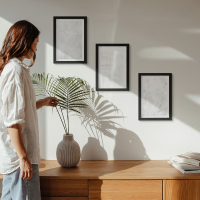 Komplet slik v okvirju Bele lise na platnu minimalističnega ozadja