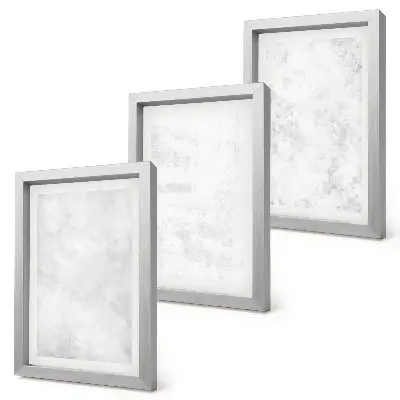 Komplet slik v okvirju bele lise na platnu z minimalističnim ozadjem