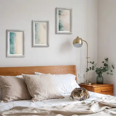 Komplet slik v okvirju akvarelne slike na platnu v minimalističnem slogu