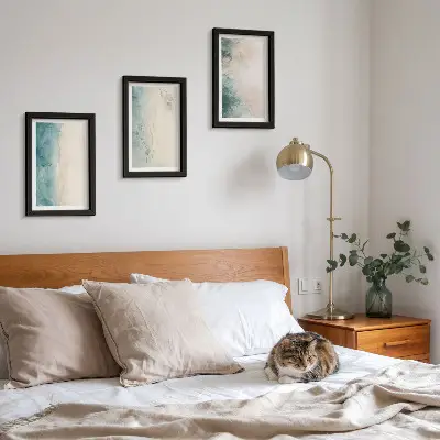 Komplet slik v okvirju akvarelne slike na platnu v minimalističnem slogu
