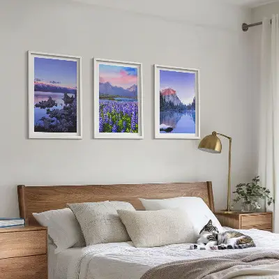 Večdelna slika v okvirju gorska pokrajina z vodo in nebom