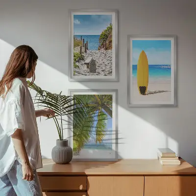 Komplet 3 slik v okvirju počitniške plaže z valovi in palmami