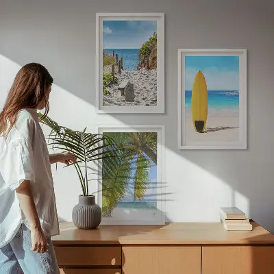 Komplet 3 slik v okvirju počitniške plaže z valovi in palmami