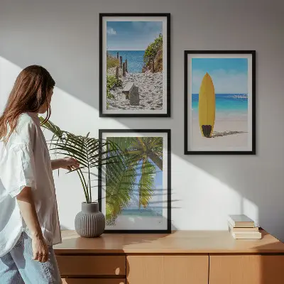 Komplet 3 slik v okvirju počitniške plaže z valovi in palmami
