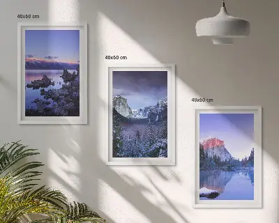 Gorske pokrajine s sončnim zahodom nad vodo triptih v okvirju