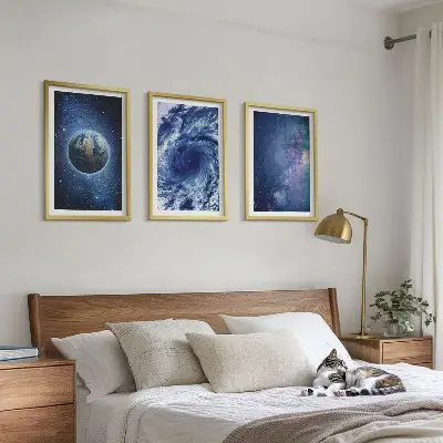 Zemlja, vesoljska nevihta in galaksija triptih v okvirju