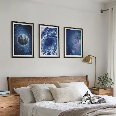 Zemlja, vesoljska nevihta in galaksija triptih v okvirju