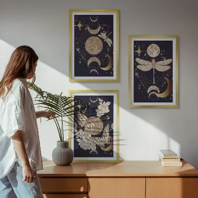 Večdelna slika v okvirju z naravnimi motivi lunine rože
