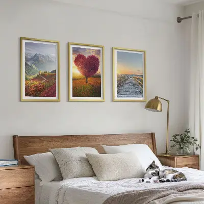 Triptih v okvirju pokrajina z gorami drevesom srcem in pomolom