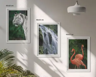 Večdelna slika v okvirju z motivom tigra, slapa in flamingov v naravi