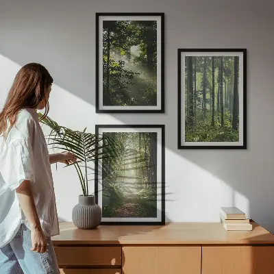 Triptih Zeleni gozdovi s svetlobnimi žarki v okvirju
