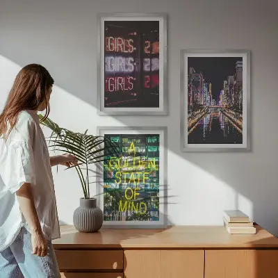 Neonski napisi reka ponoči komplet 3 slik v okvirju