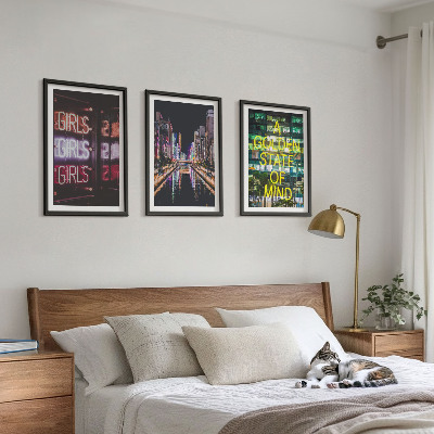 Set 3 slik v okvirju Neonski napisi reka ponoči