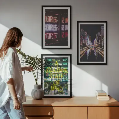 Neonski napisi reka ponoči komplet 3 slik v okvirju