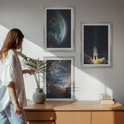 Večdelna slika v okvirju Vesolje Zemlja raketa galaksija