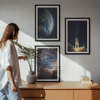 Večdelna slika v okvirju Vesolje Zemlja raketa galaksija