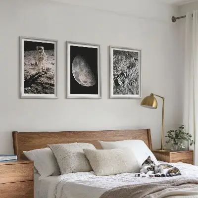 Fotografija astronavta na Luni triptih v okvirju